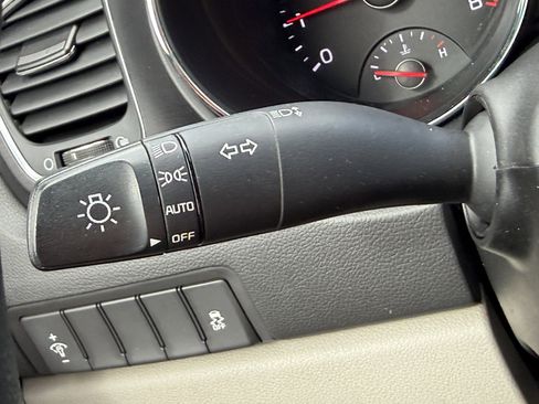 Used 2016 Kia Sedona L image 26