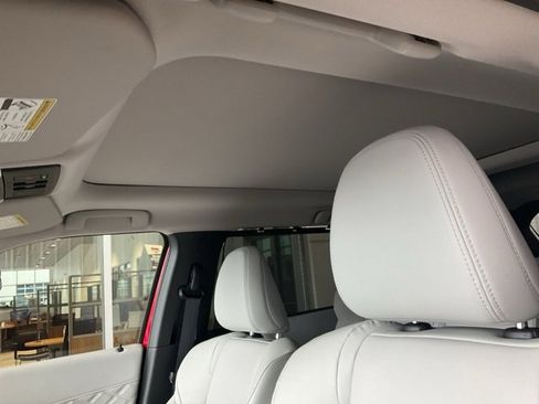 Used 2024 Mitsubishi Outlander SEL image 7