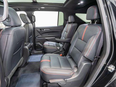 Used 2024 Chevrolet Traverse RS image 34