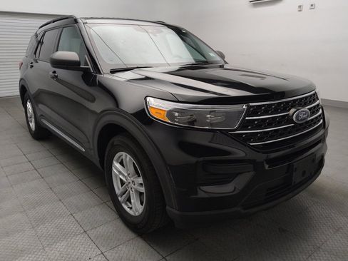 Used 2023 Ford Explorer XLT RWD image 13