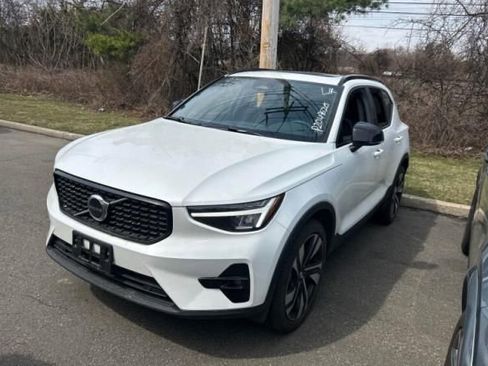 Used 2023 Volvo XC40 B5 Plus w/ Protection Package Premier AWD/4WD image 2