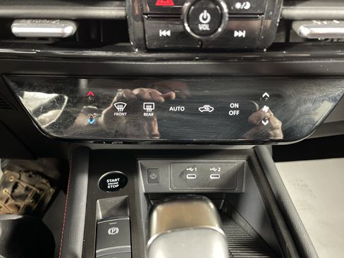 Used 2025 Nissan Kicks SR image 24