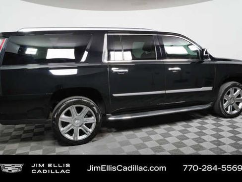 Used 2020 Cadillac Escalade ESV Luxury AWD/4WD image 2