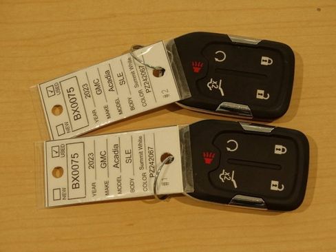 Used 2023 GMC Acadia SLE w/ Driver Convenience Package image 37