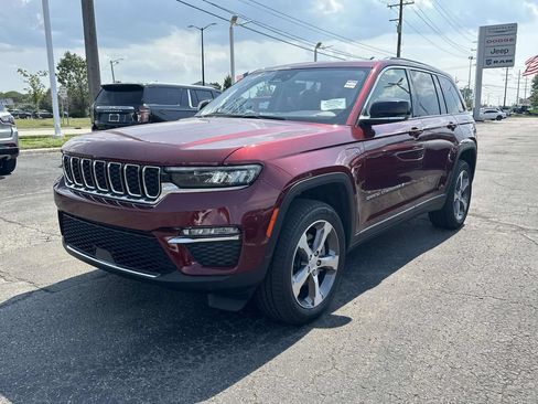 Used 2023 Jeep Grand Cherokee 4WD 4xe image 7