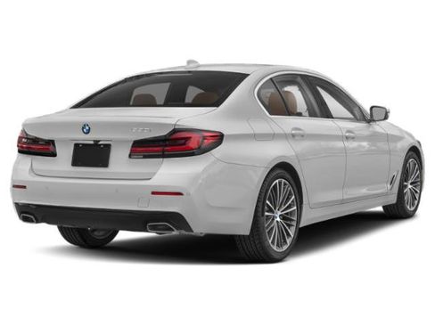 Used 2023 BMW 530i xDrive w/ Premium Package AWD/4WD image 5