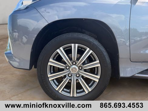 Used 2017 Lexus LX 570 4WD w/ Luxury Package image 9