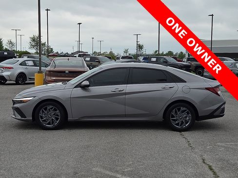Used 2024 Hyundai Elantra SEL FWD image 3