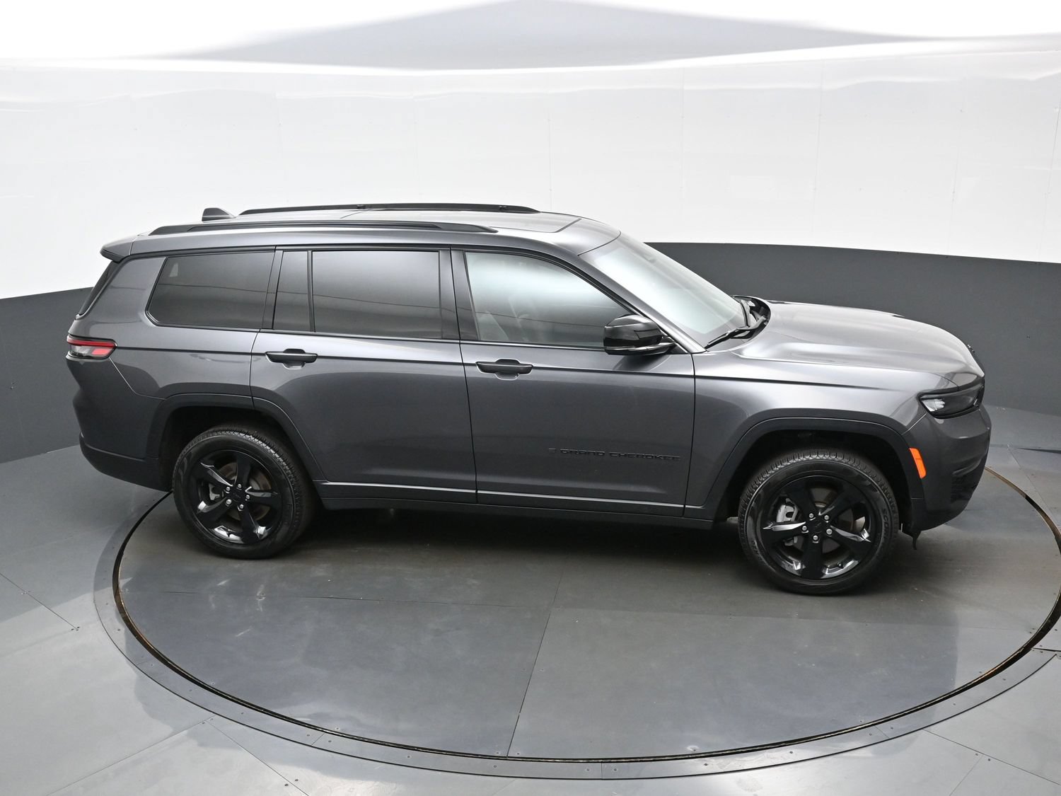 Used 2024 Jeep Grand Cherokee L Limited w/ Black Appearance Package AWD/4WD image 40