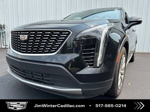 Used 2022 Cadillac XT4 Premium Luxury w/ Technology Package AWD/4WD image 2