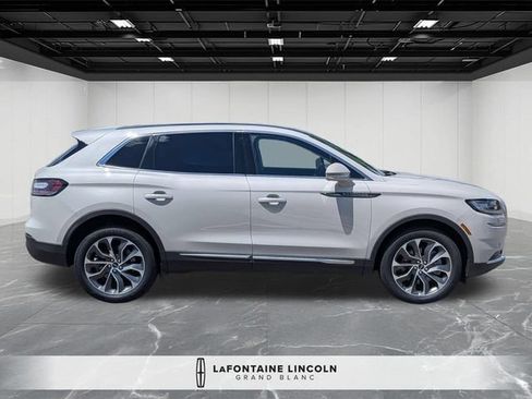 Certified 2022 Lincoln Nautilus Reserve AWD/4WD image 6