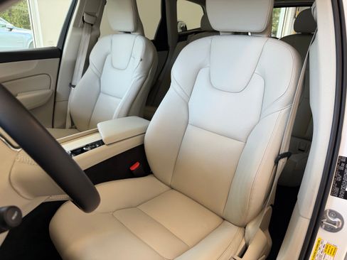 Used 2024 Volvo XC60 B5 Core AWD/4WD image 17