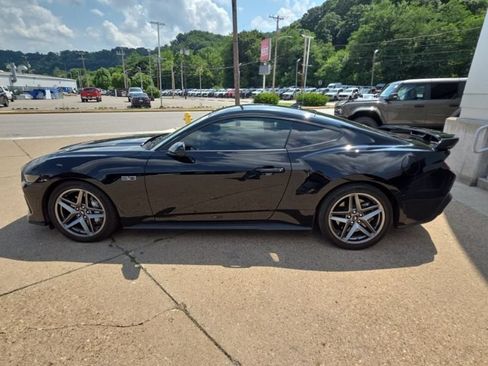 Used 2025 Ford Mustang GT RWD image 4