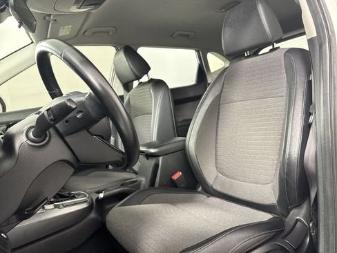 Used 2021 Kia Seltos S FWD image 22