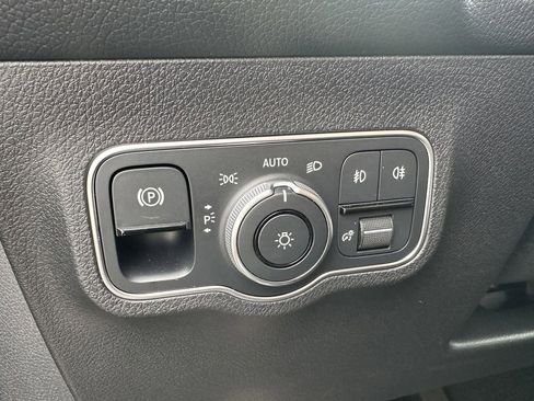 Certified 2025 Mercedes-Benz GLB 250 image 35