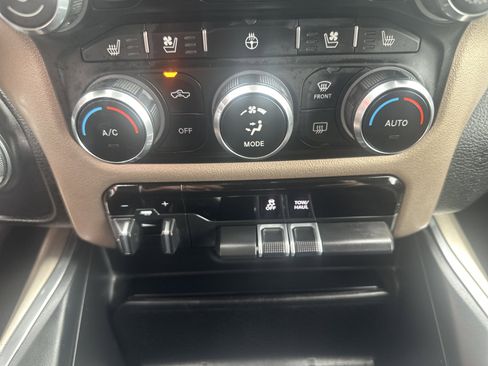 Used 2022 RAM 1500 Laramie AWD/4WD image 18