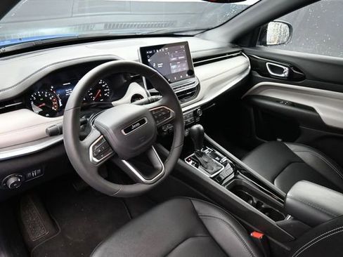 Used 2025 Jeep Compass Limited AWD/4WD image 13