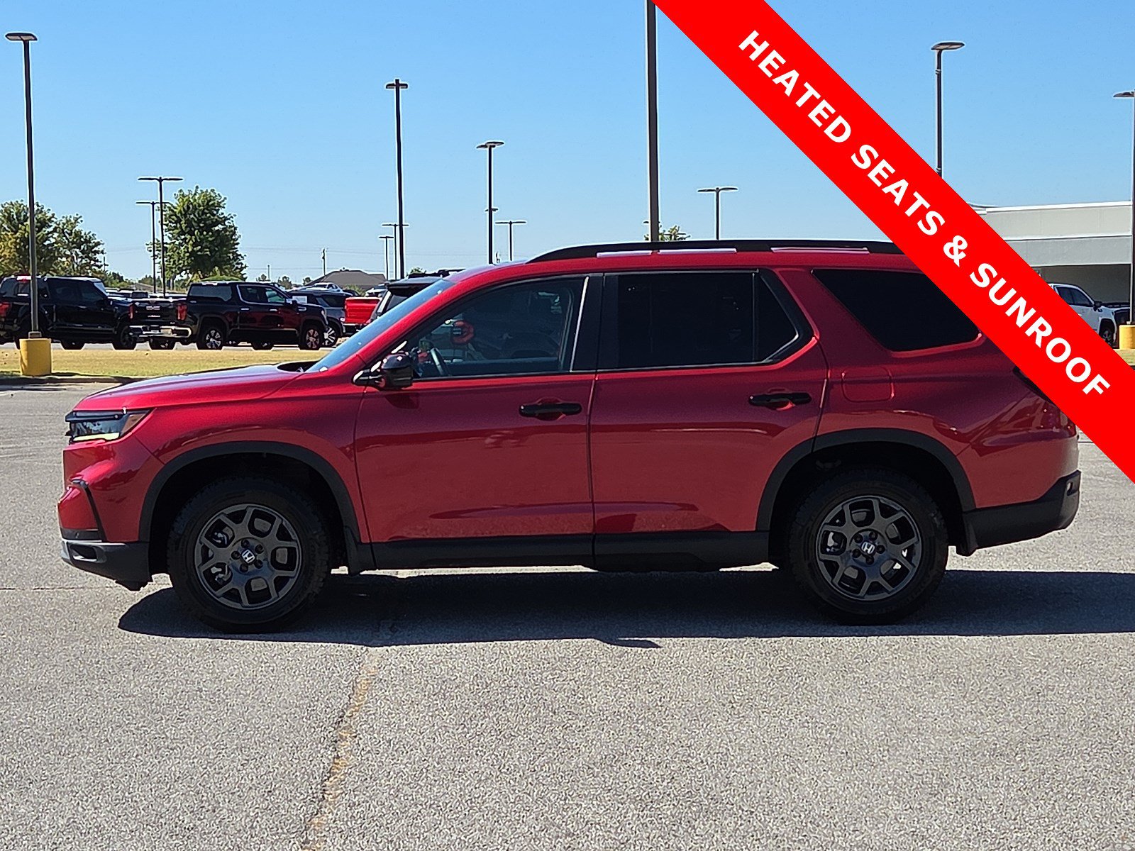 Used 2024 Honda Pilot TrailSport image 3