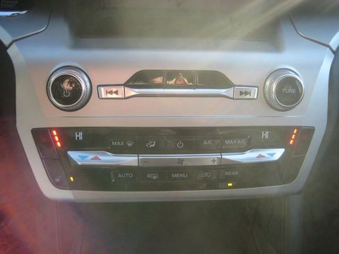 Used 2021 Ford Explorer XLT w/ Equipment Group 202A image 22