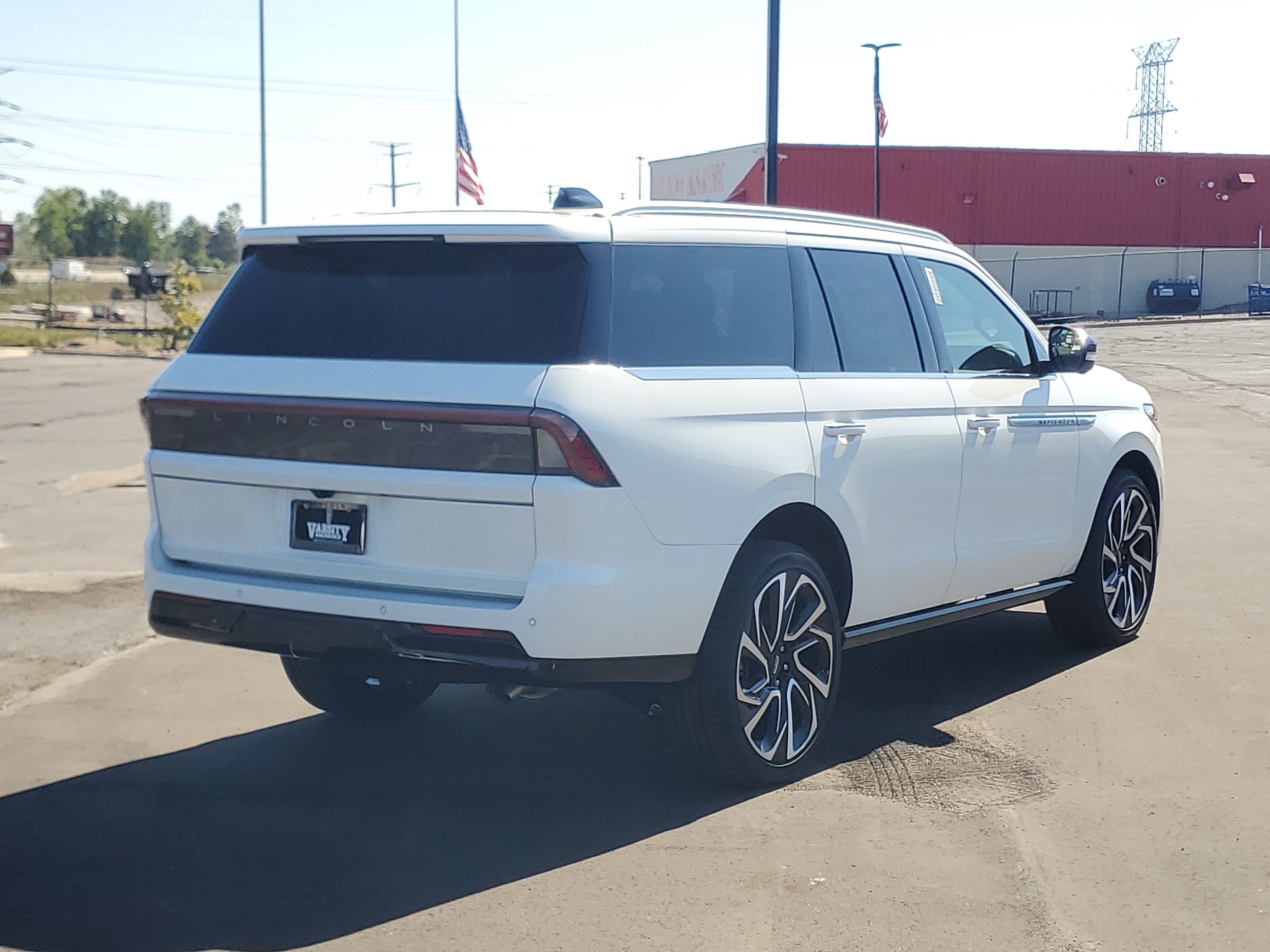 New 2027 Lincoln Navigator Reserve AWD/4WD image 4