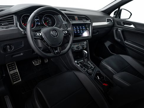 Used 2021 Volkswagen Tiguan SE R-Line image 10