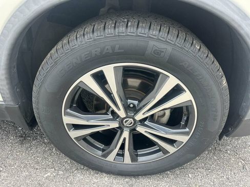 Used 2020 Nissan Rogue SV w/ Premium Package FWD image 8