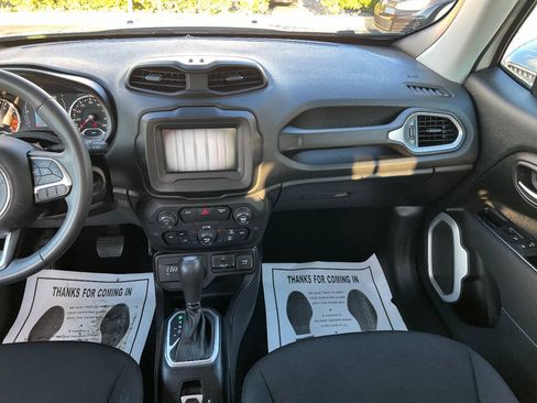 Used 2018 Jeep Renegade Latitude AWD/4WD image 30