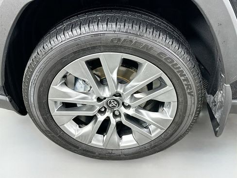 Used 2025 Toyota RAV4 XLE Premium image 31
