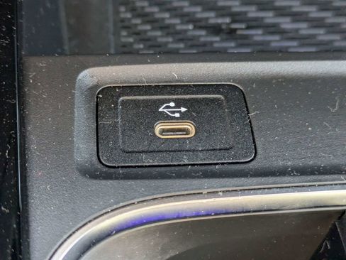 Used 2024 Mercedes-Benz GLB 250 image 27