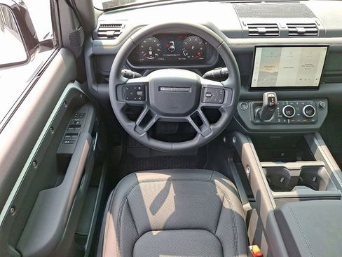 New 2025 Land Rover Defender 110 S image 9