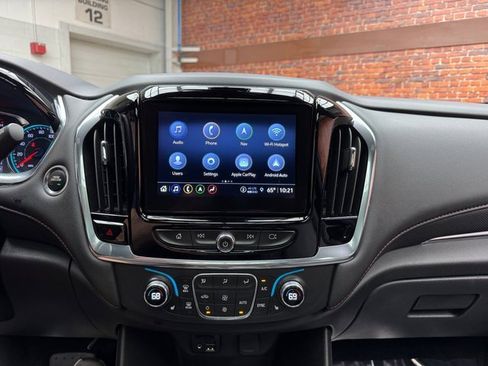 Used 2023 Chevrolet Traverse RS image 18