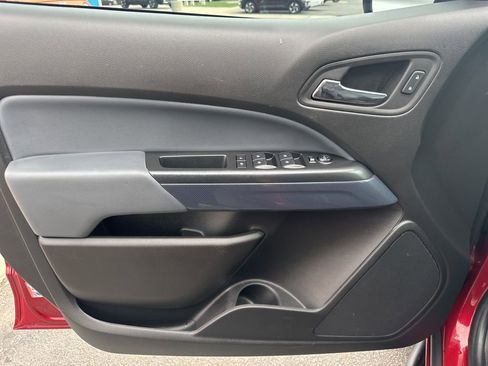 Used 2019 Chevrolet Colorado Z71 AWD/4WD image 17