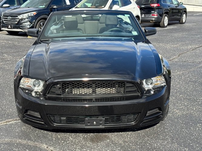 Used 2014 Ford Mustang Convertible RWD image 10