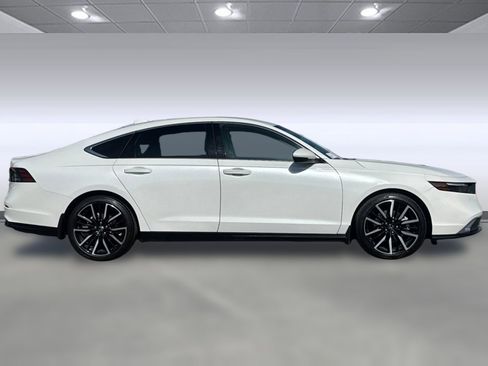 Used 2023 Honda Accord Touring image 7