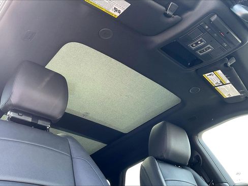 Used 2026 Land Rover Range Rover Evoque S AWD/4WD image 12