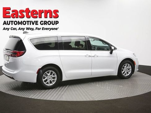 Used 2023 Chrysler Pacifica Touring-L FWD image 44