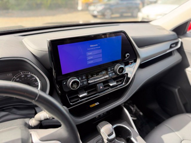 Used 2023 Toyota Highlander XLE AWD/4WD image 27