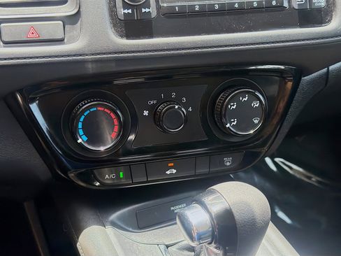Used 2022 Honda HR-V LX image 14