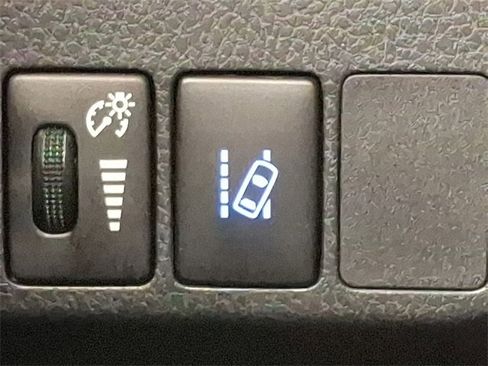 Used 2017 Toyota RAV4 Limited image 24