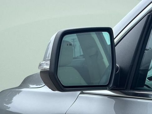Used 2020 GMC Acadia Denali w/ Denali Ultimate Package AWD/4WD image 12