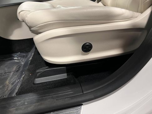 Used 2023 Mercedes-Benz EQB 300 4MATIC image 24