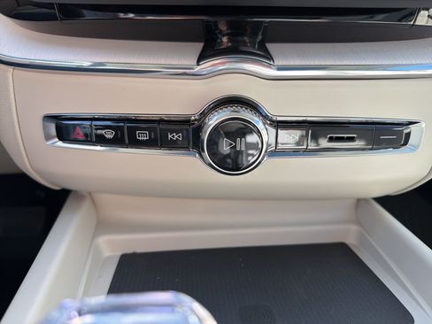 New 2026 Volvo XC60 B5 Ultra w/ Protection Package Premier image 60