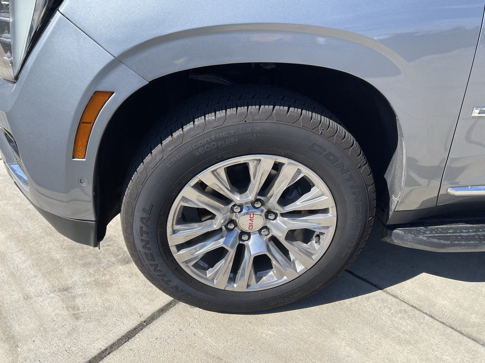 Used 2025 GMC Yukon XL Denali AWD/4WD image 9