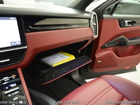 Used 2021 Porsche Cayenne S AWD/4WD image 38
