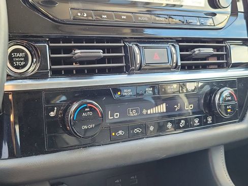 Used 2023 Nissan Pathfinder SL w/ SL Premium Package FWD image 27