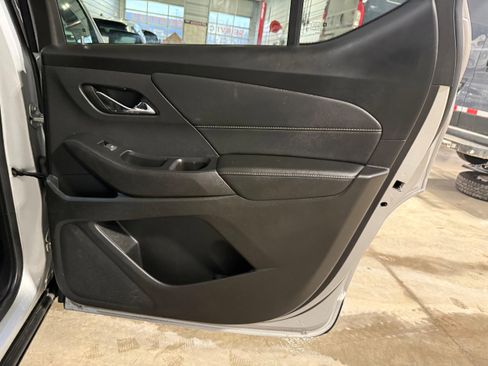 Used 2022 Chevrolet Traverse LT w/ LT Premium Package image 12