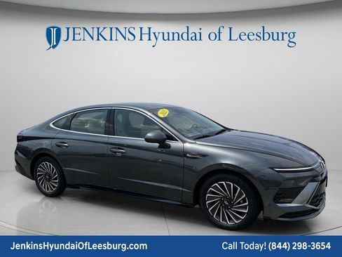 Used 2025 Hyundai Sonata SEL FWD image 2