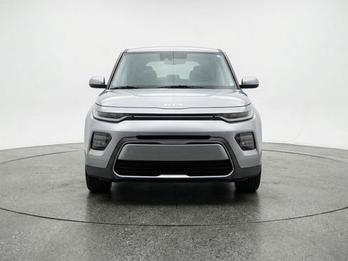 Used 2025 Kia Soul LX w/ LX Technology Package image 2