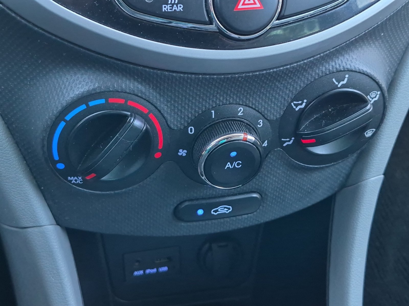Used 2012 Hyundai Accent GLS FWD image 17
