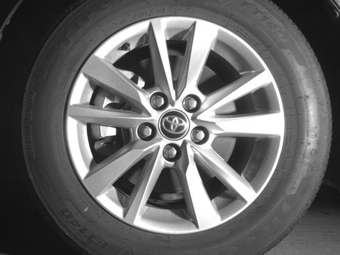 Used 2025 Toyota Camry LE FWD image 12